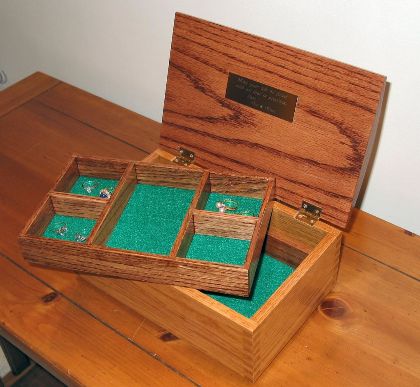 kotak perhiasan kayu tua
