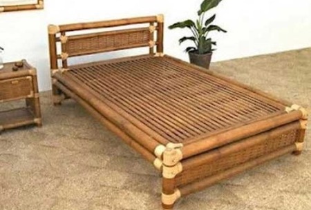 membuat tempat tidur bambu