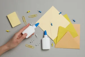 Cara menyimpan lem kertas di ruangan dingin
