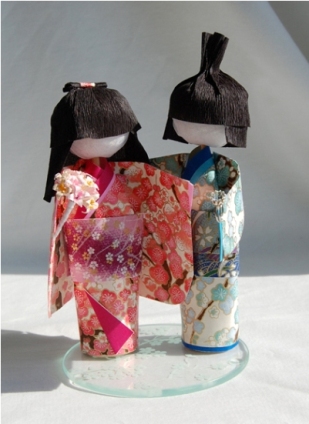 Ayo Buat Boneka Jepang dengan Lem Aman untuk Mainan Anak Crossbond!