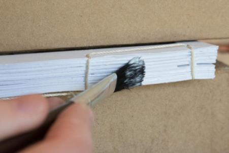 merk lem kertas yang kuat untuk jilid buku