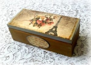 Membuat Kotak Tissue Cantik dengan Patina dan Decoupage
