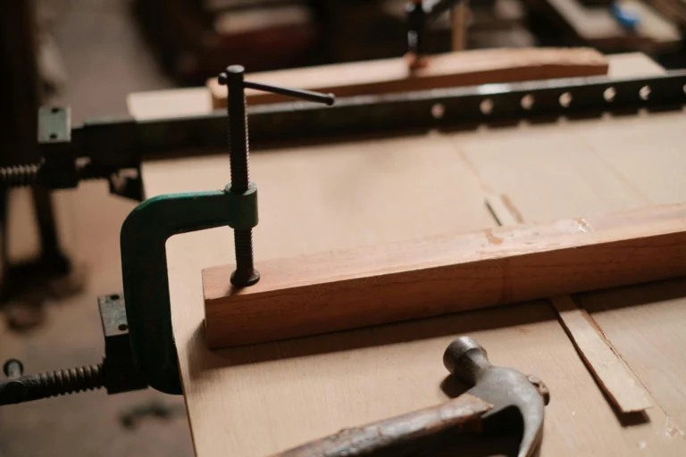 clamping kayu