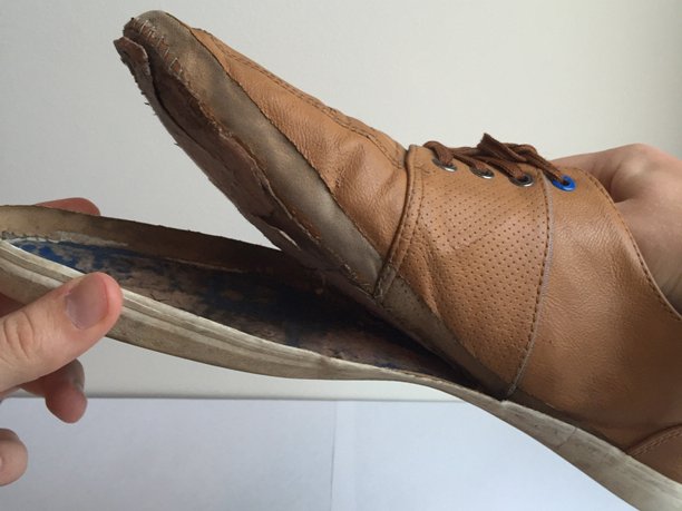 Perbaiki Sepatu Anda dengan Lem untuk Memperbaiki Sepatu yang Rusak Ini!